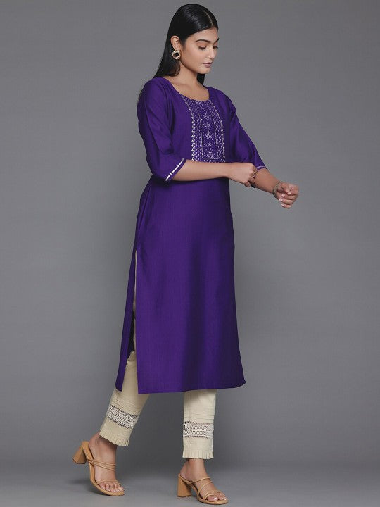 geometric-embroidered-round-neck-three-quarter-sleeves-thread-work-kurta