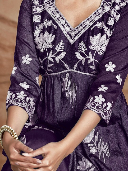 women-chikankari-embroidery-kurta