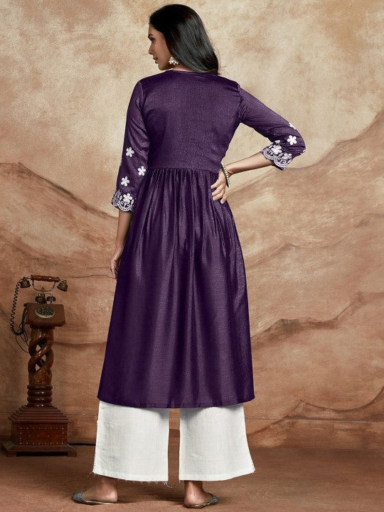 women-chikankari-embroidery-kurta