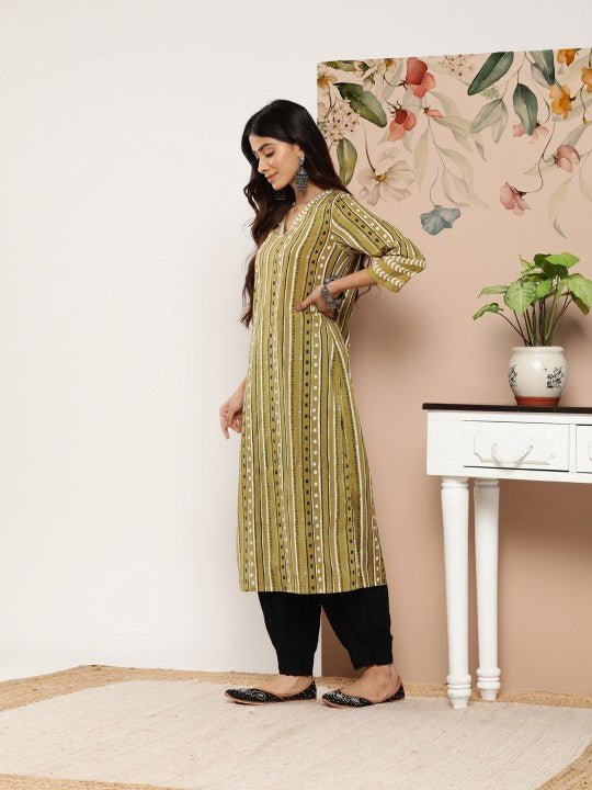Women Blue & White Printed Kurta