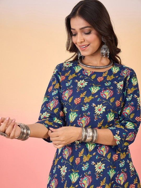Women Green & Red Floral Printed Pure Cotton Kurta