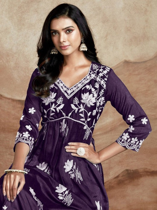 women-chikankari-embroidery-kurta