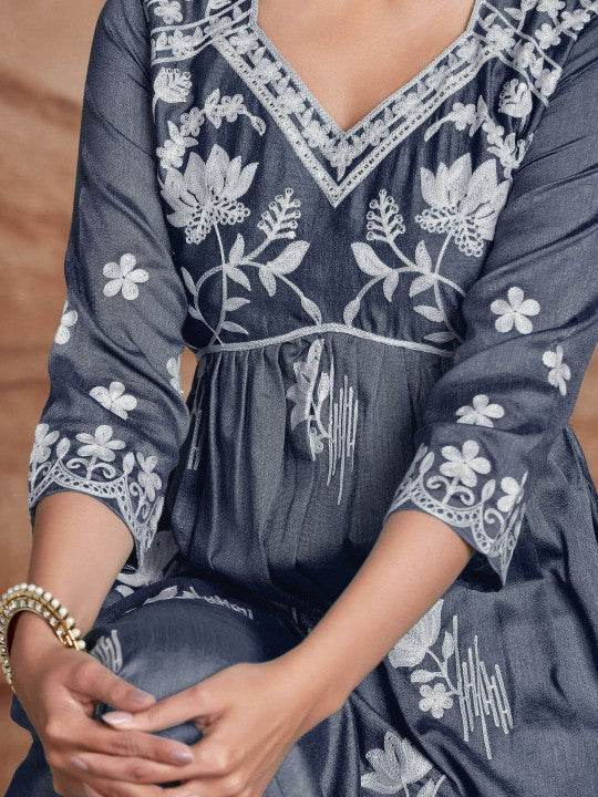 Women Chikankari Embroidery Kurta