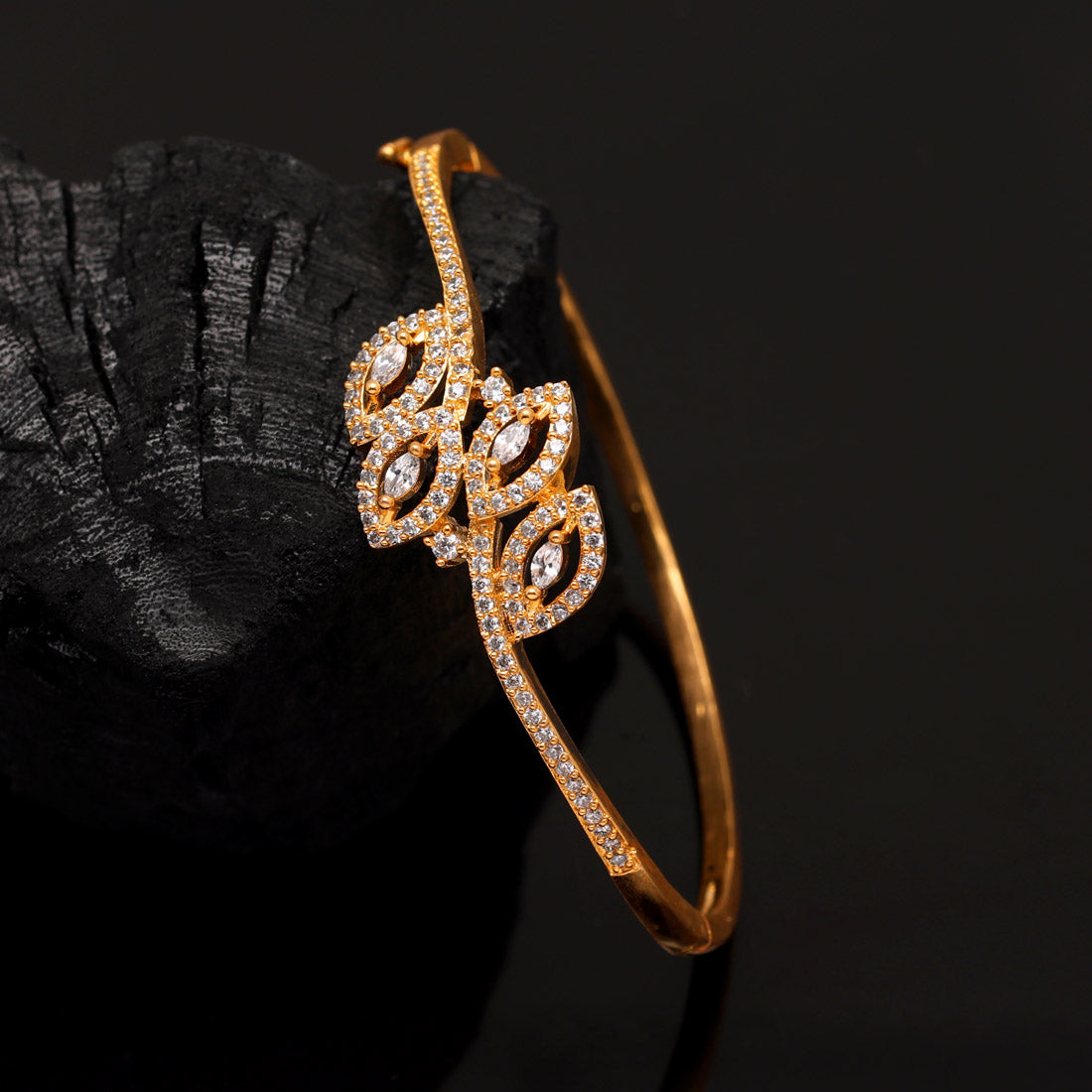 white color american diamond bracelet (adb221wht)