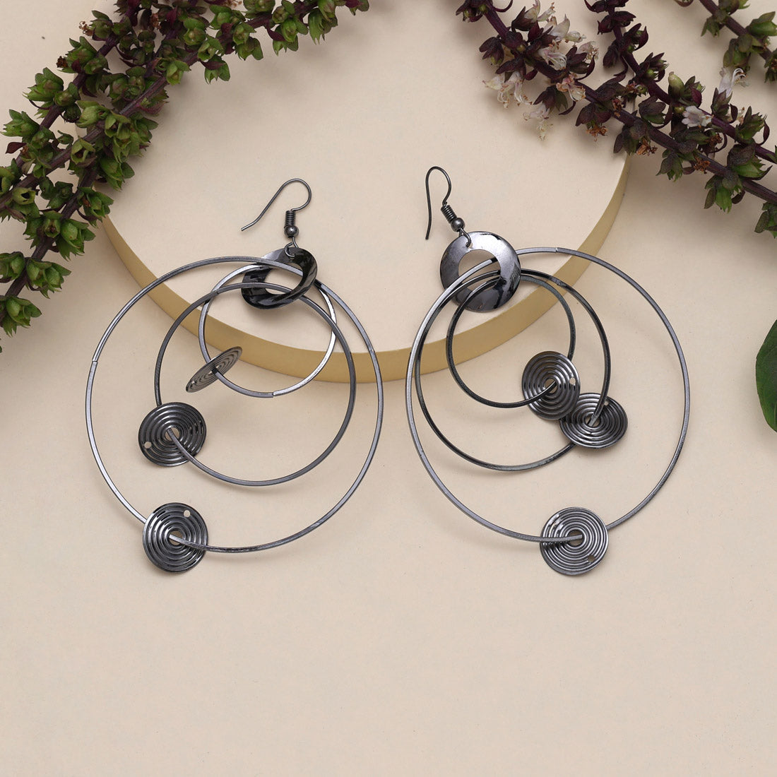 black color fashion earrings (ante1719blk)