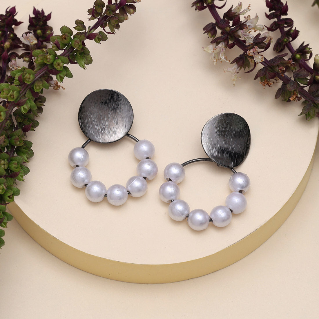 white color fashion earrings (ante1733wht)