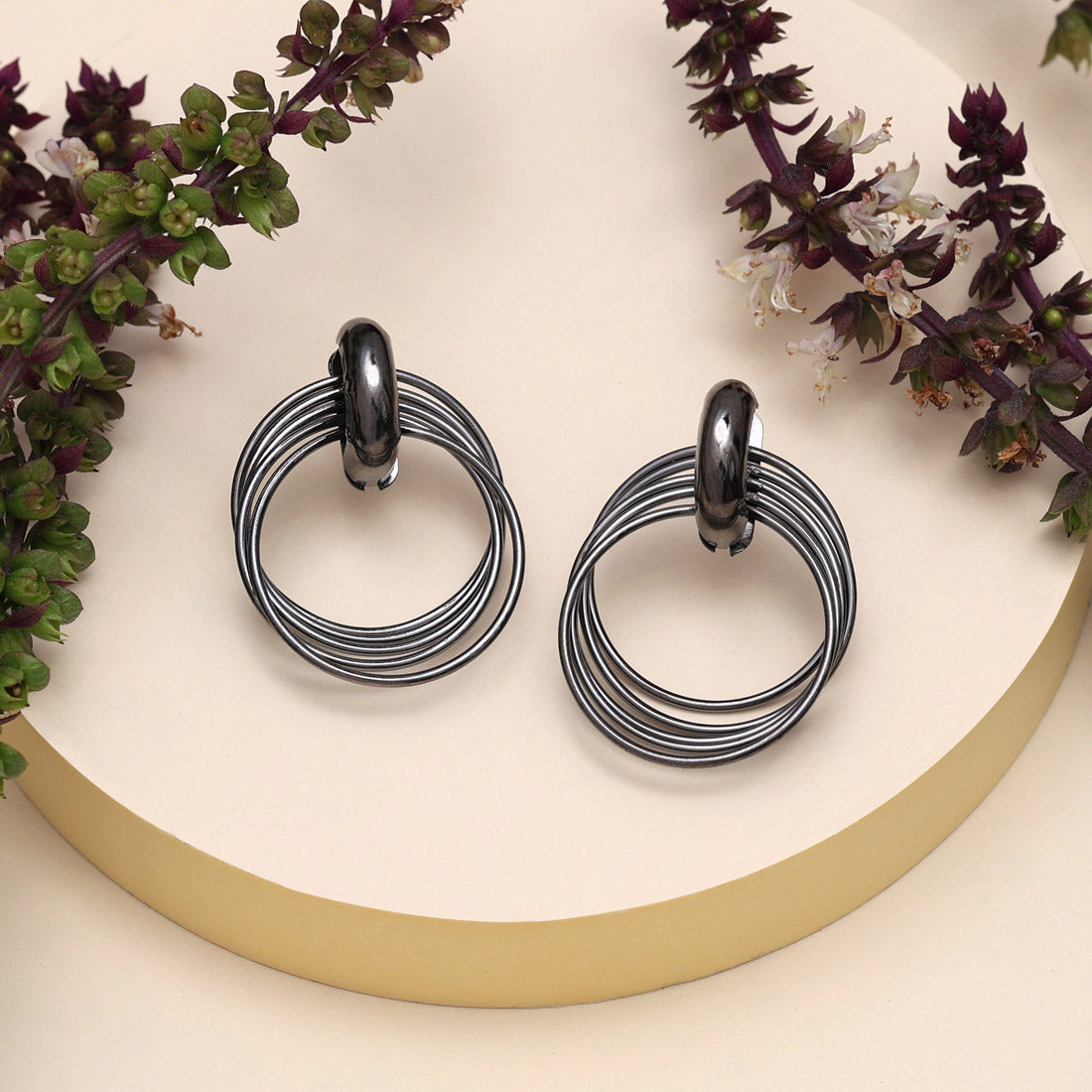 black color fashion earrings (ante1739blk)