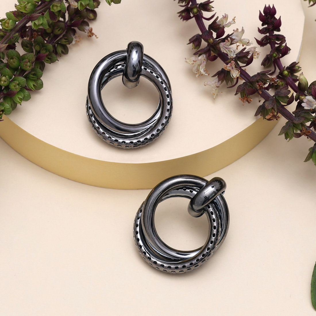black color fashion earrings (ante1744blk)