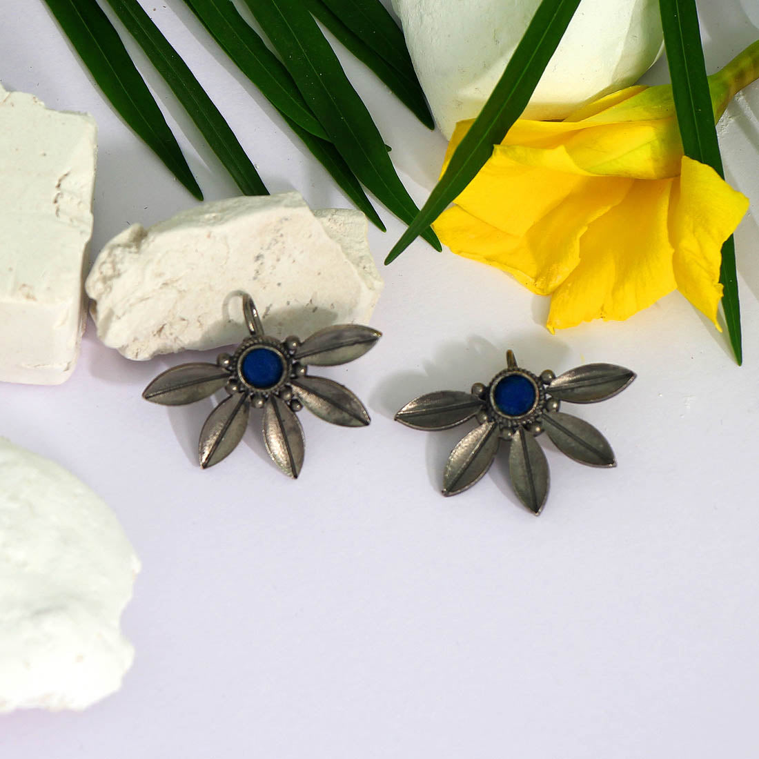 blue color glass stone oxidised earrings (gse2464blu)