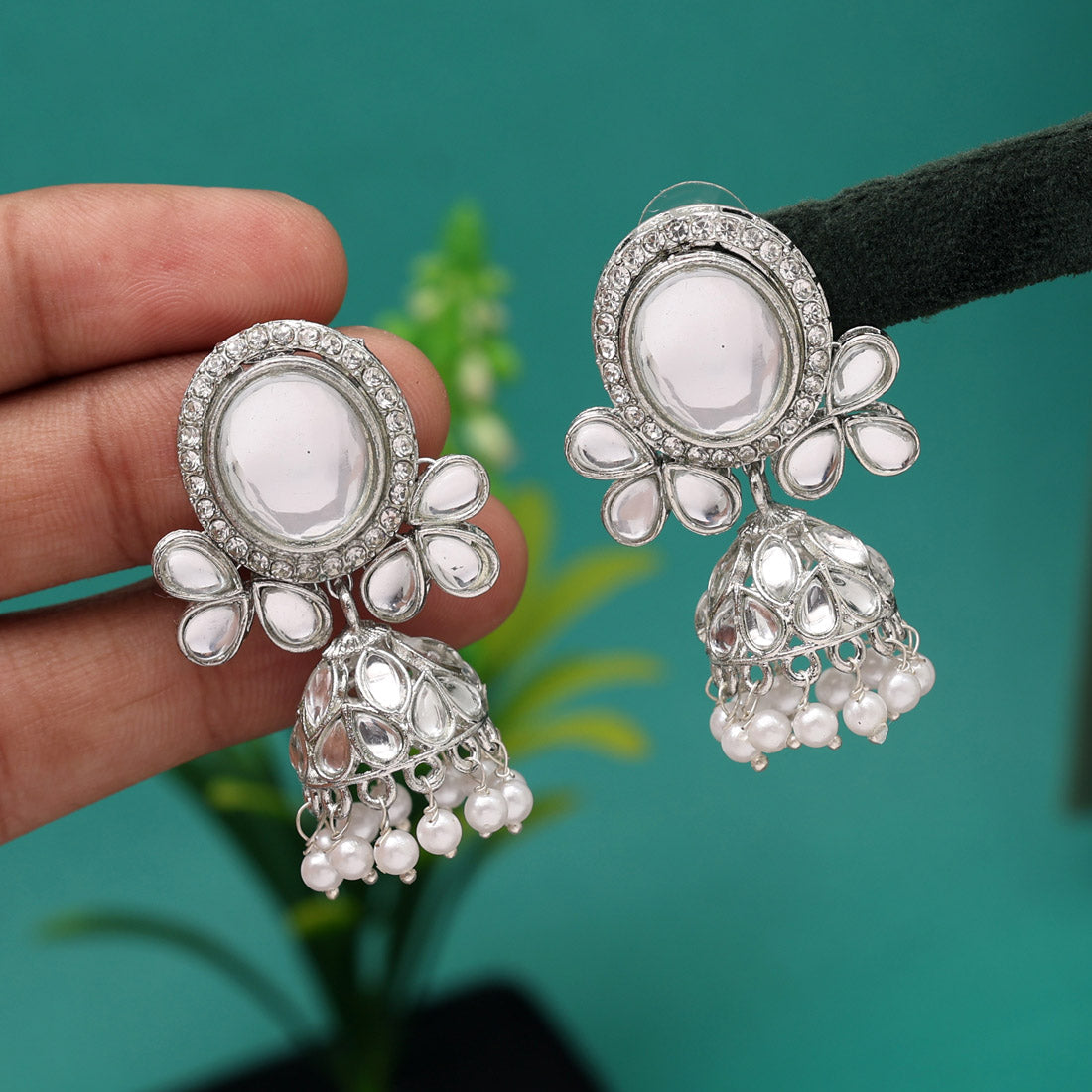 silver color kundan earrings (kde719slv)