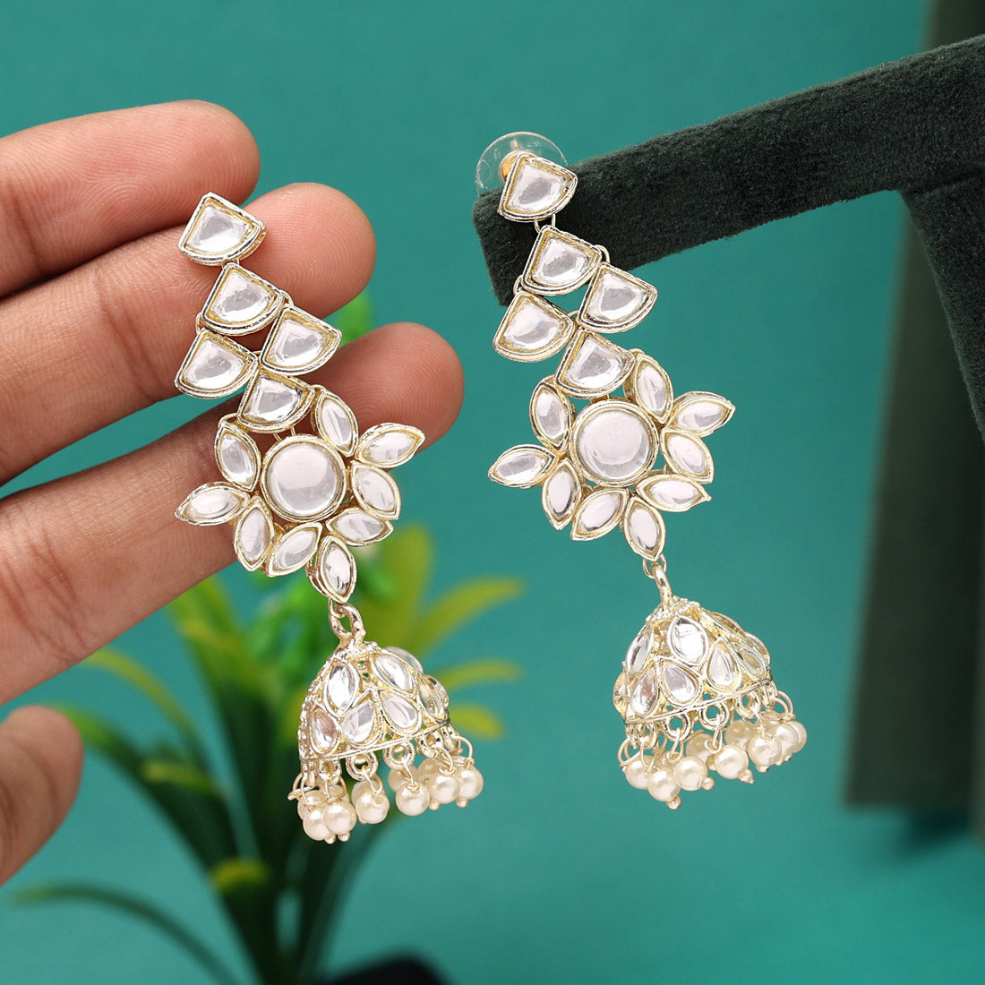 white color kundan earrings (kde724wht)