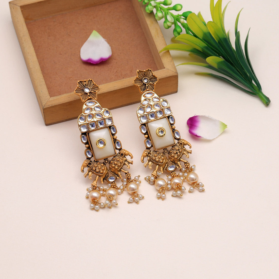 gold color kundan earrings (kde786gld)