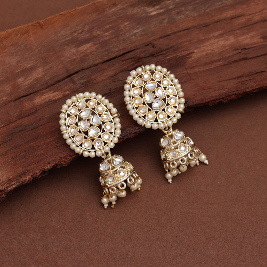 white color kundan earrings (kde833wht)