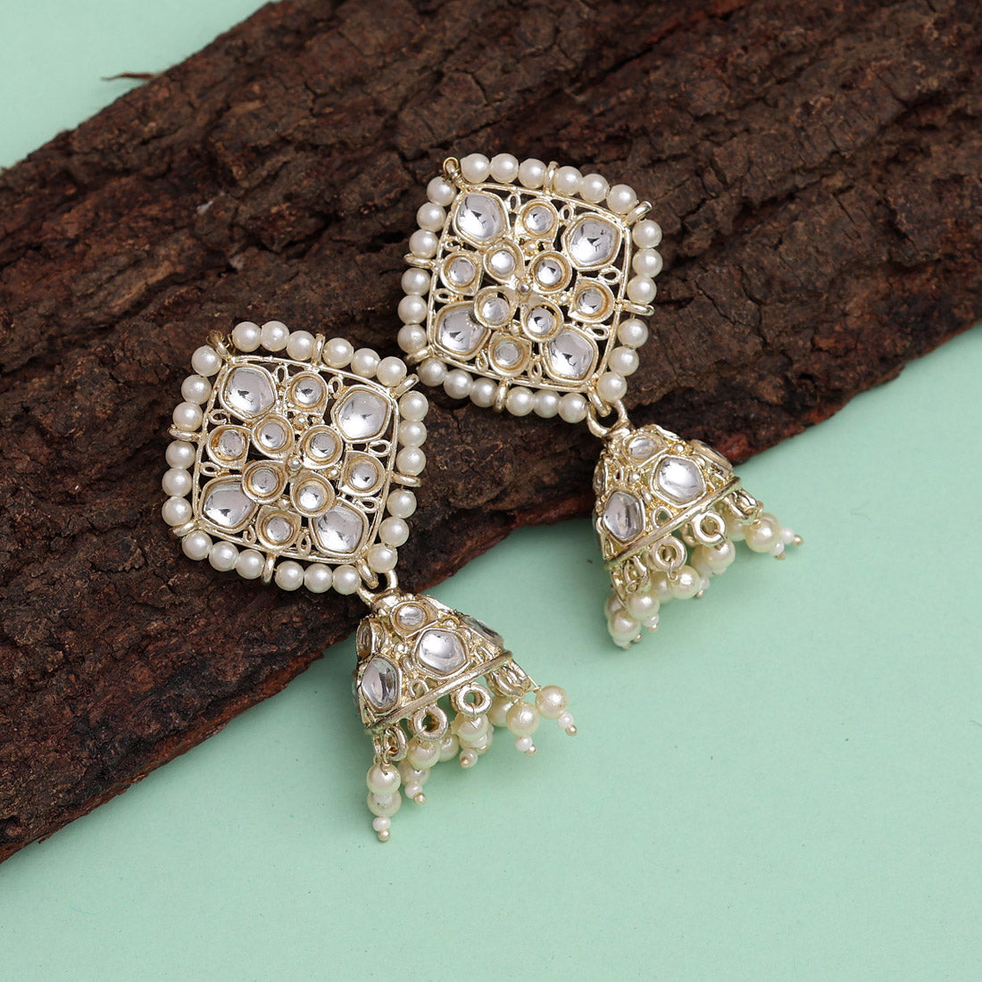 white color kundan earrings (kde834wht)