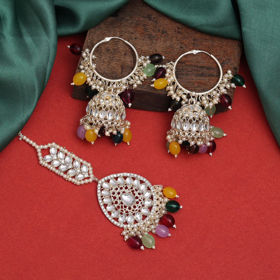 multi color kundan earrings with maang tikka (kdte541mlt)