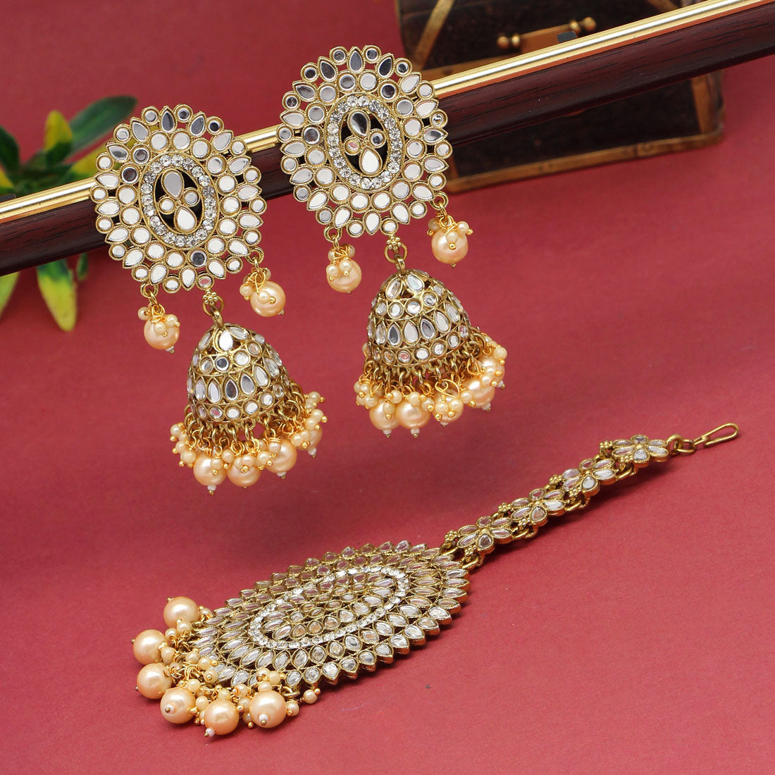 gold color mirror kundan earrings with maang tikka (mtke459gld)