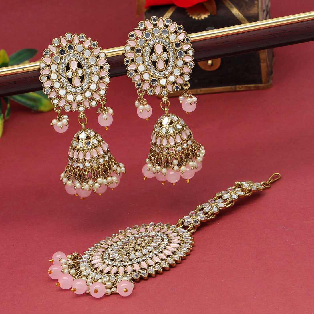 pink color mirror kundan earrings with maang tikka (mtke459pnk)